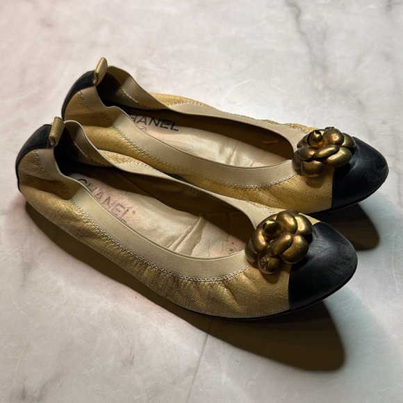Chanel Black/Beige Leather Camellia Ballet Flats Size 39.5 Vintage - Picture 2 of 7